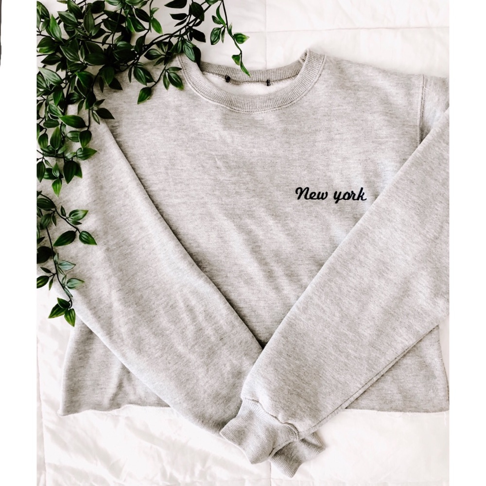 Brandy Melville cropped New York sweatshirt.